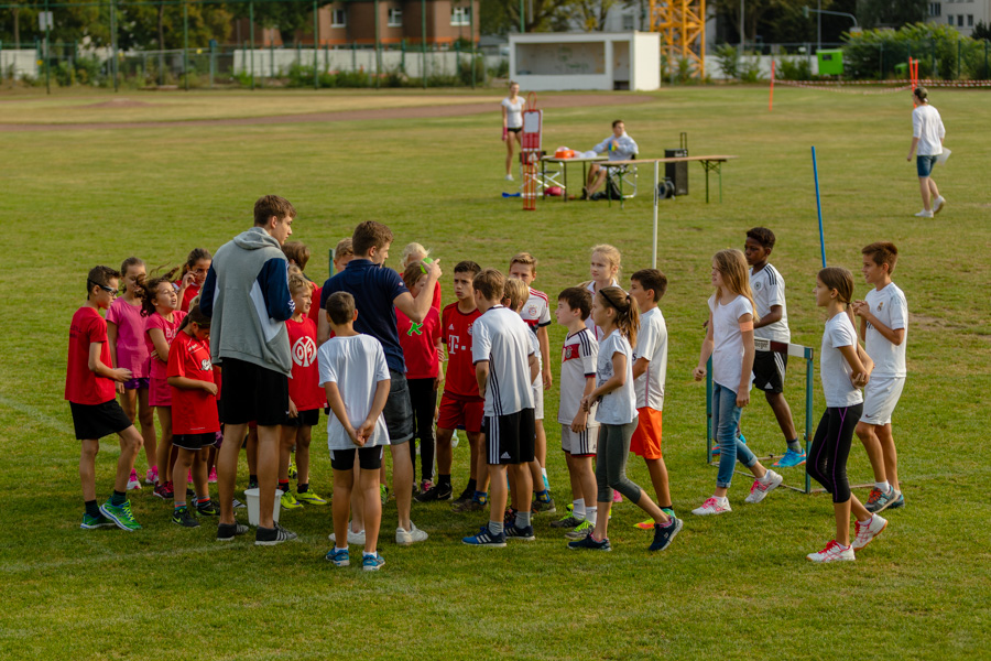 2016_09_12_Sporttag_FuÌnftklaÌsser__J2A8463.jpg